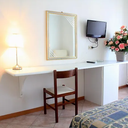 Grand Plaza Hotel 4*