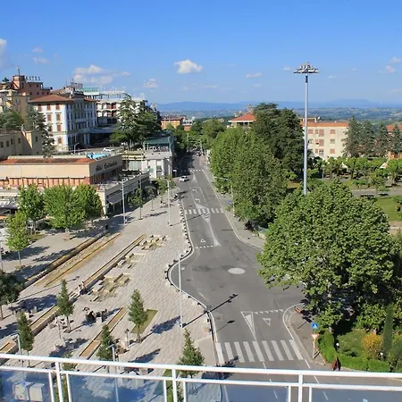 Grand Plaza Hotel 4*