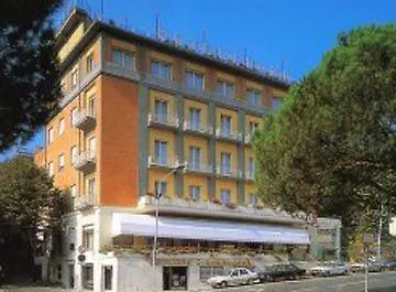 Grand Plaza 4*